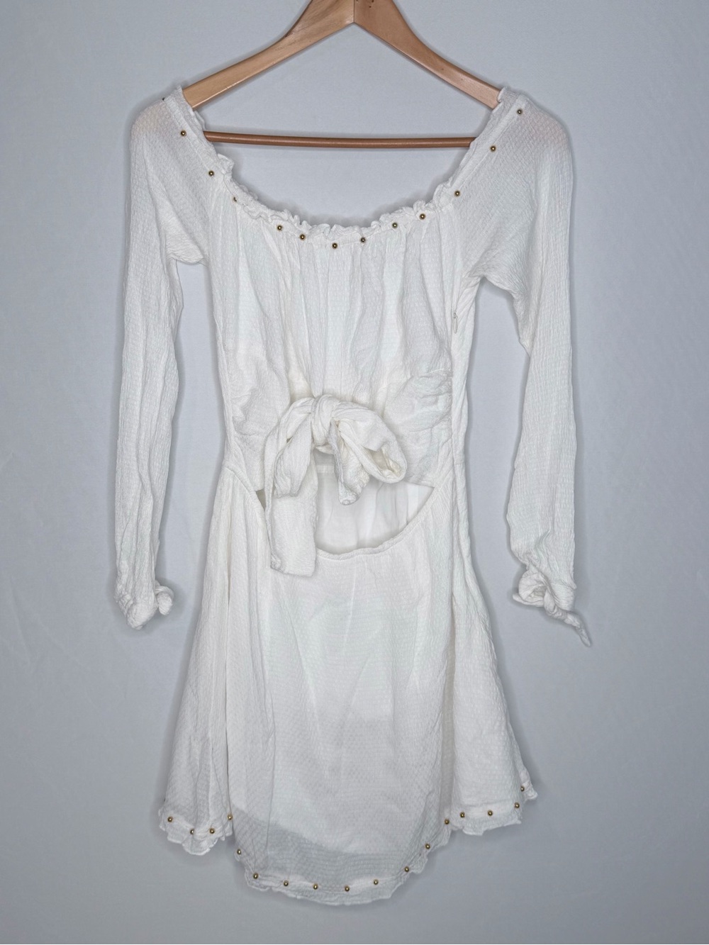LOVERS + FRIENDS WHITE OFF THE SHOULDER TIE-FRONT SUNRISE DRESS. Size Medium. - Picture 9 of 16